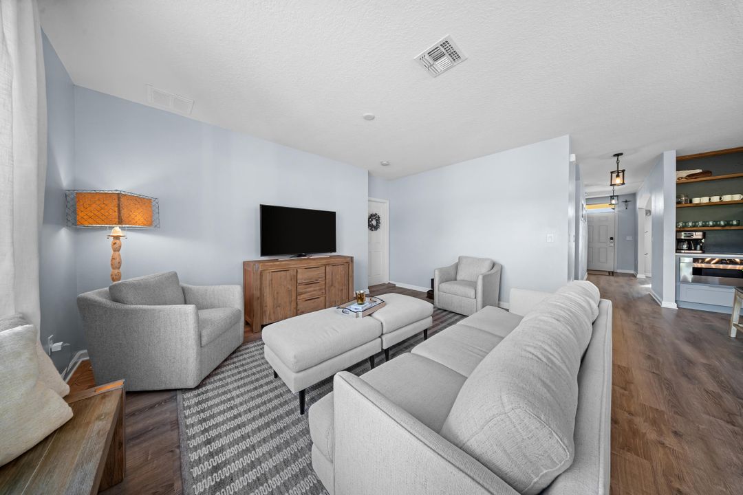 For Sale: $539,999 (5 beds, 3 baths, 2926 Square Feet)