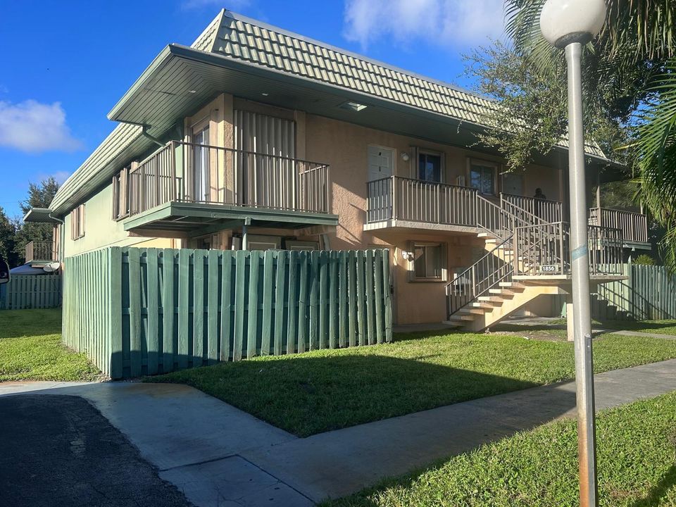 Recently Rented: $2,000 (2 beds, 1 baths, 880 Square Feet)