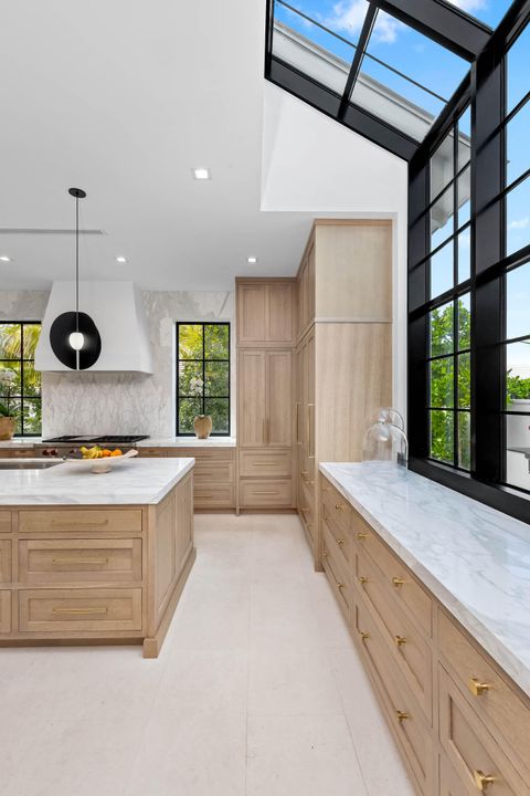 待售: $10,900,000 (4 贝兹, 5 浴室, 5030 平方英尺)