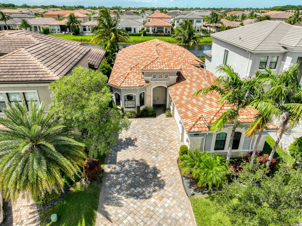 Active With Contract: $10,000 (4 beds, 3 baths, 3057 Square Feet)