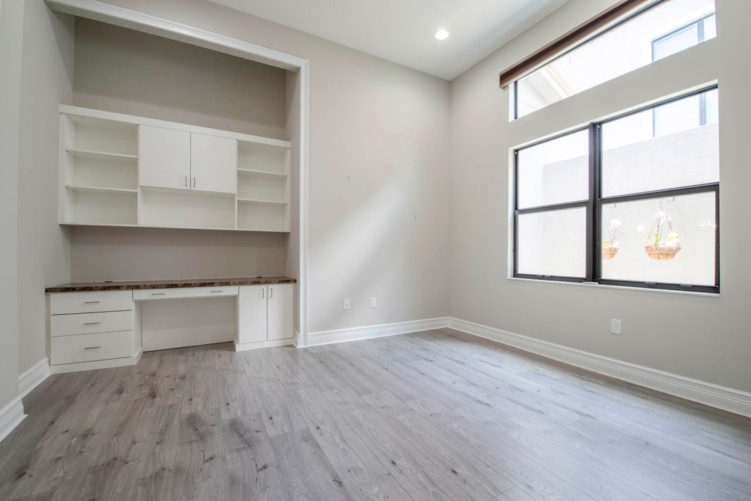 Active With Contract: $10,000 (4 beds, 3 baths, 3057 Square Feet)