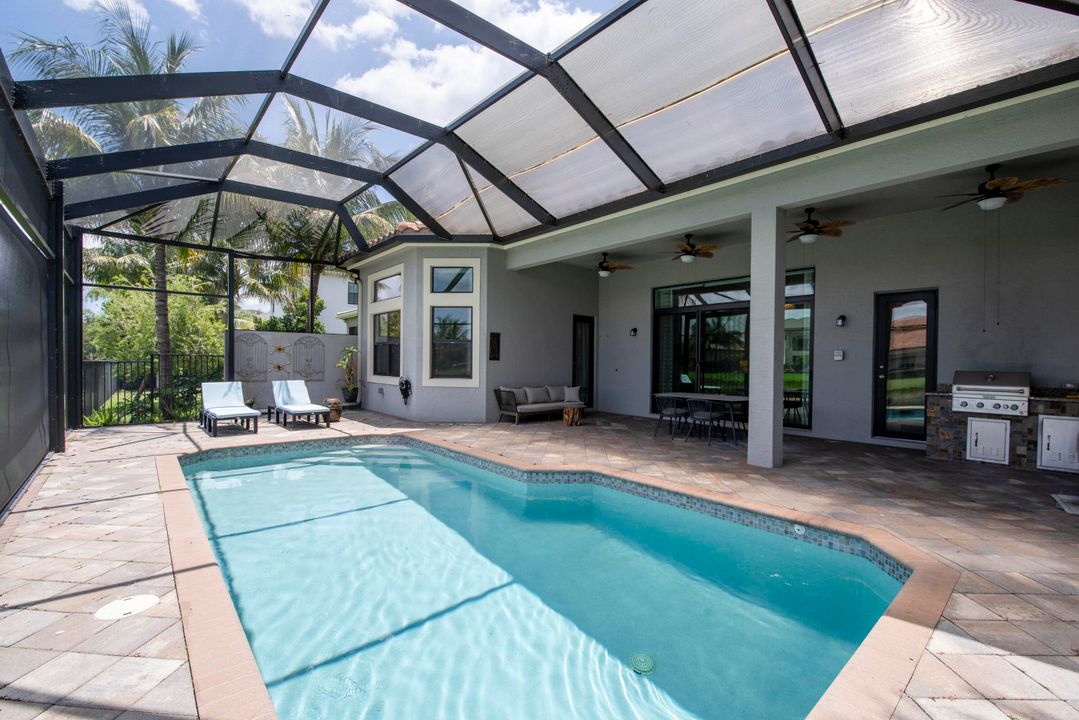 Active With Contract: $10,000 (4 beds, 3 baths, 3057 Square Feet)