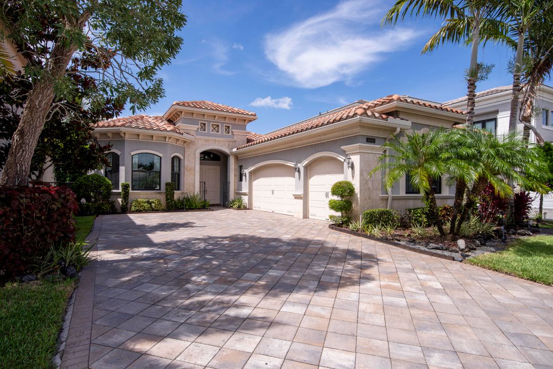 Active With Contract: $10,000 (4 beds, 3 baths, 3057 Square Feet)