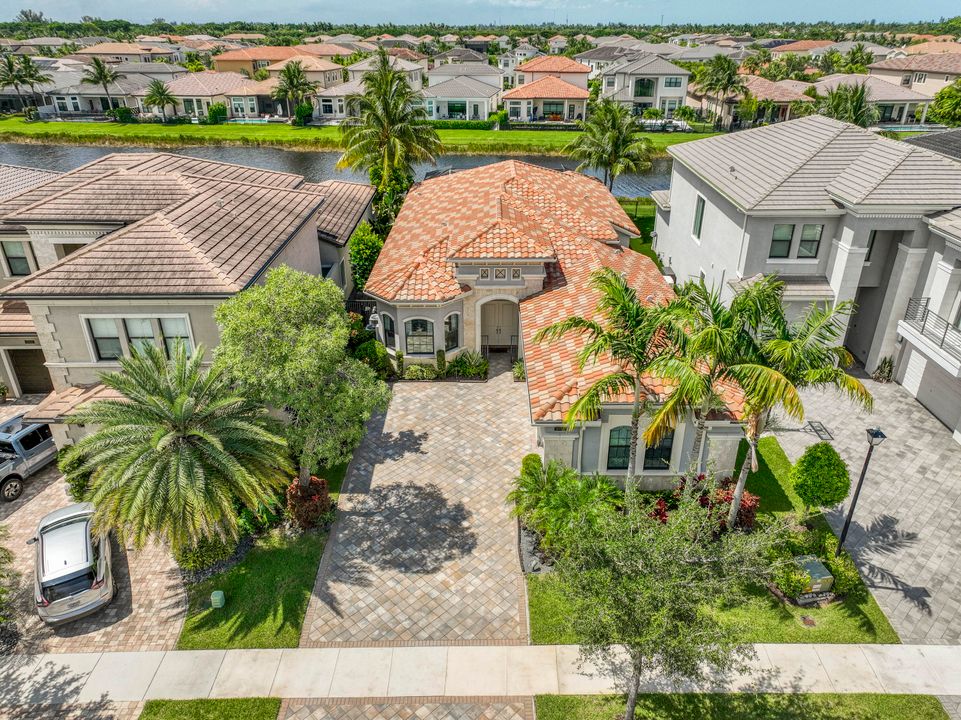 Active With Contract: $10,000 (4 beds, 3 baths, 3057 Square Feet)