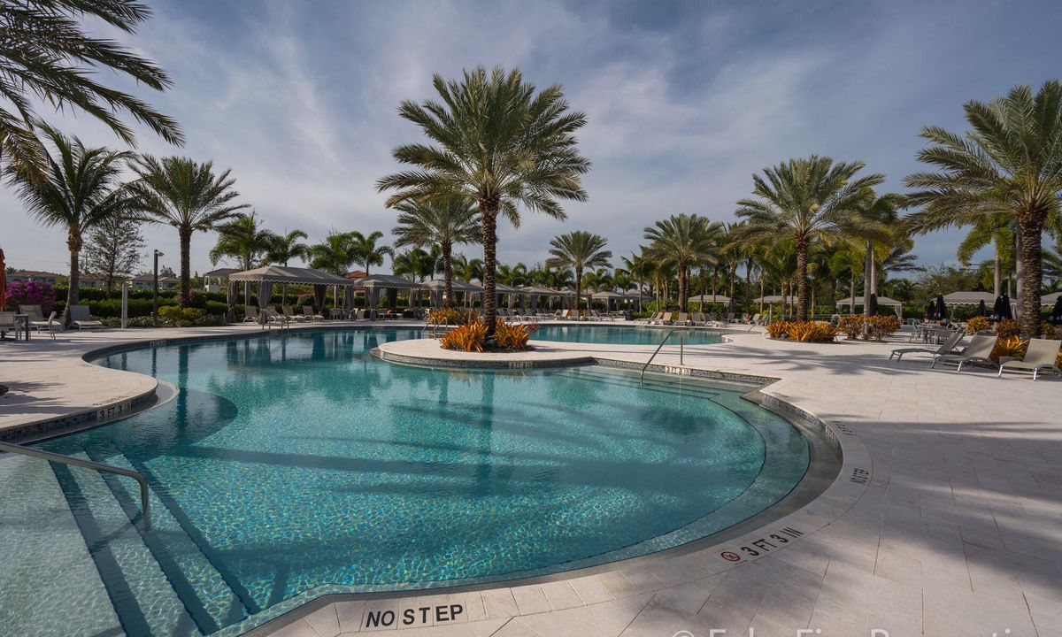 Active With Contract: $10,000 (4 beds, 3 baths, 3057 Square Feet)