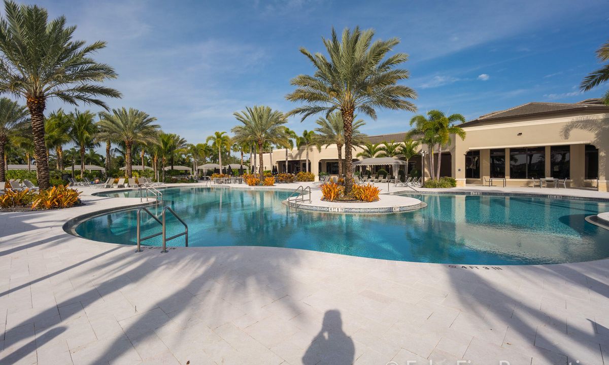 Active With Contract: $10,000 (4 beds, 3 baths, 3057 Square Feet)
