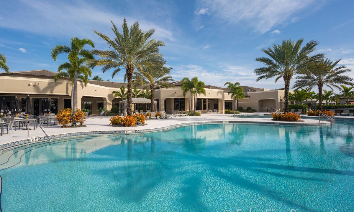 Active With Contract: $10,000 (4 beds, 3 baths, 3057 Square Feet)