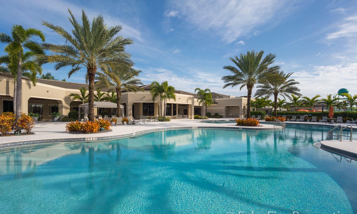 Active With Contract: $10,000 (4 beds, 3 baths, 3057 Square Feet)