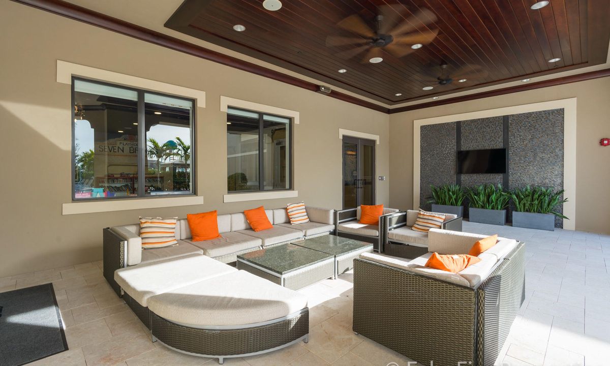 Active With Contract: $10,000 (4 beds, 3 baths, 3057 Square Feet)