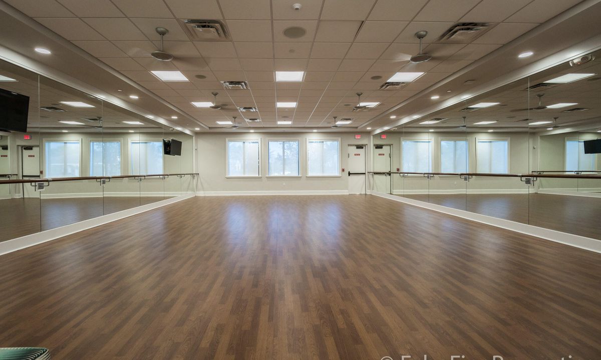 Active With Contract: $10,000 (4 beds, 3 baths, 3057 Square Feet)