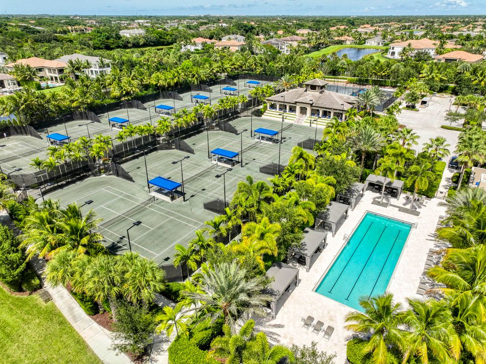 Active With Contract: $10,000 (4 beds, 3 baths, 3057 Square Feet)