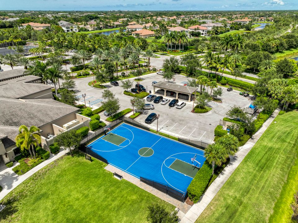 Active With Contract: $10,000 (4 beds, 3 baths, 3057 Square Feet)