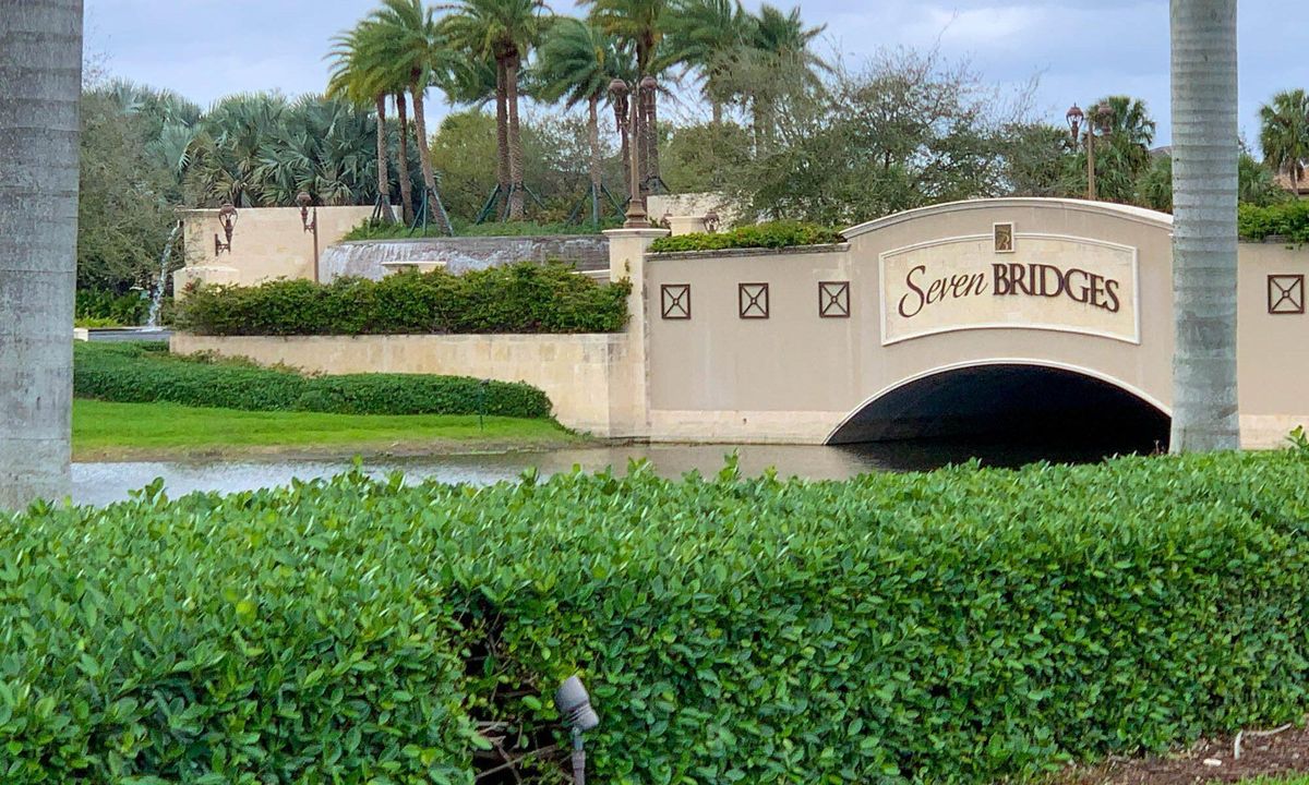 Active With Contract: $10,000 (4 beds, 3 baths, 3057 Square Feet)