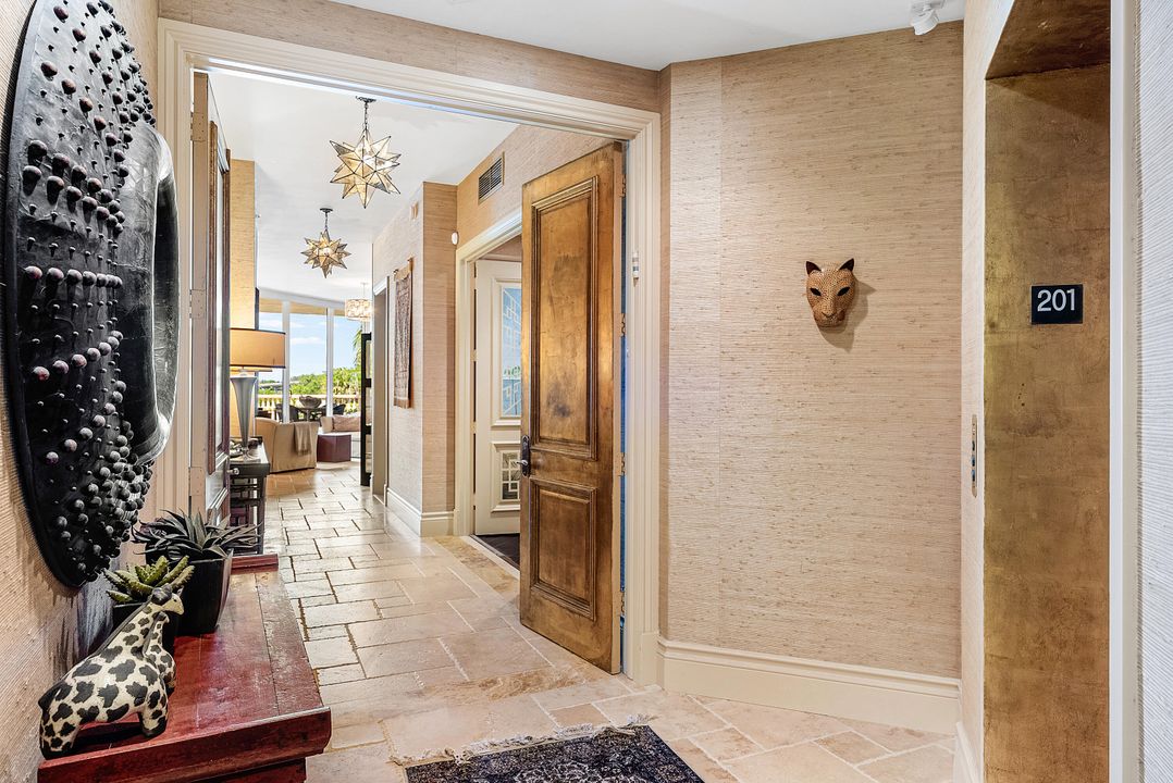 Recently Sold: $3,650,000 (3 beds, 3 baths, 3064 Square Feet)