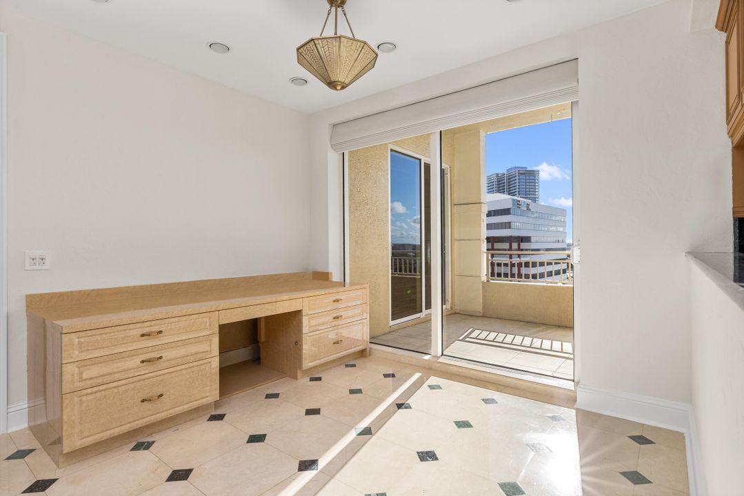 Active With Contract: $7,995,000 (4 beds, 3 baths, 5335 Square Feet)