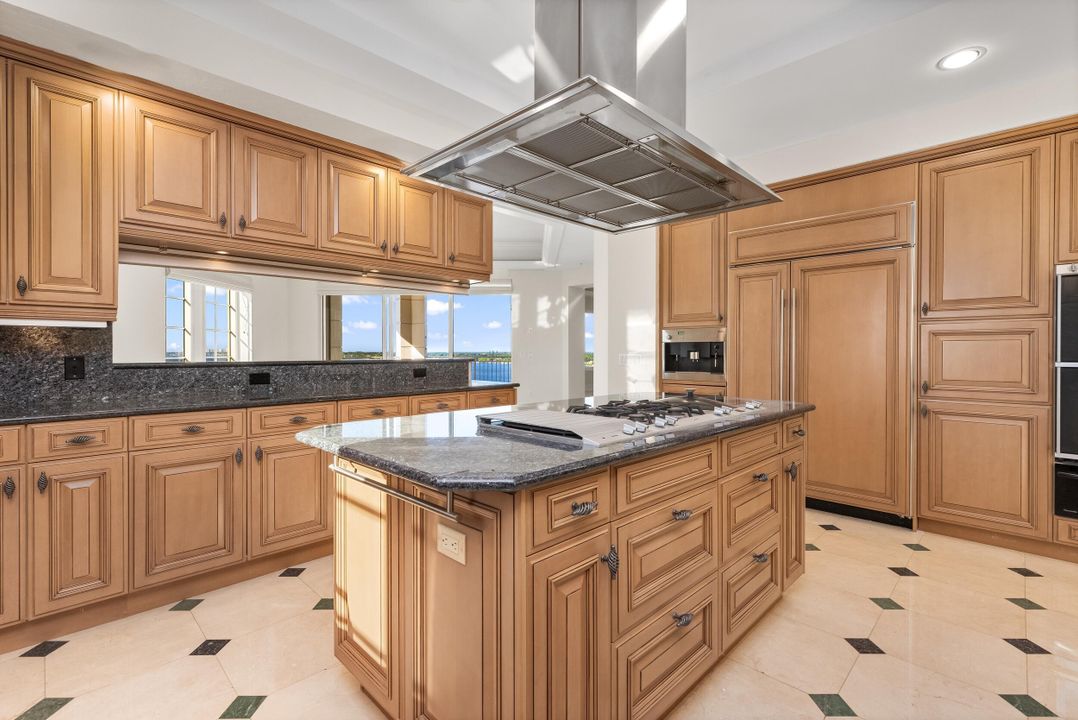 Active With Contract: $7,995,000 (4 beds, 3 baths, 5335 Square Feet)