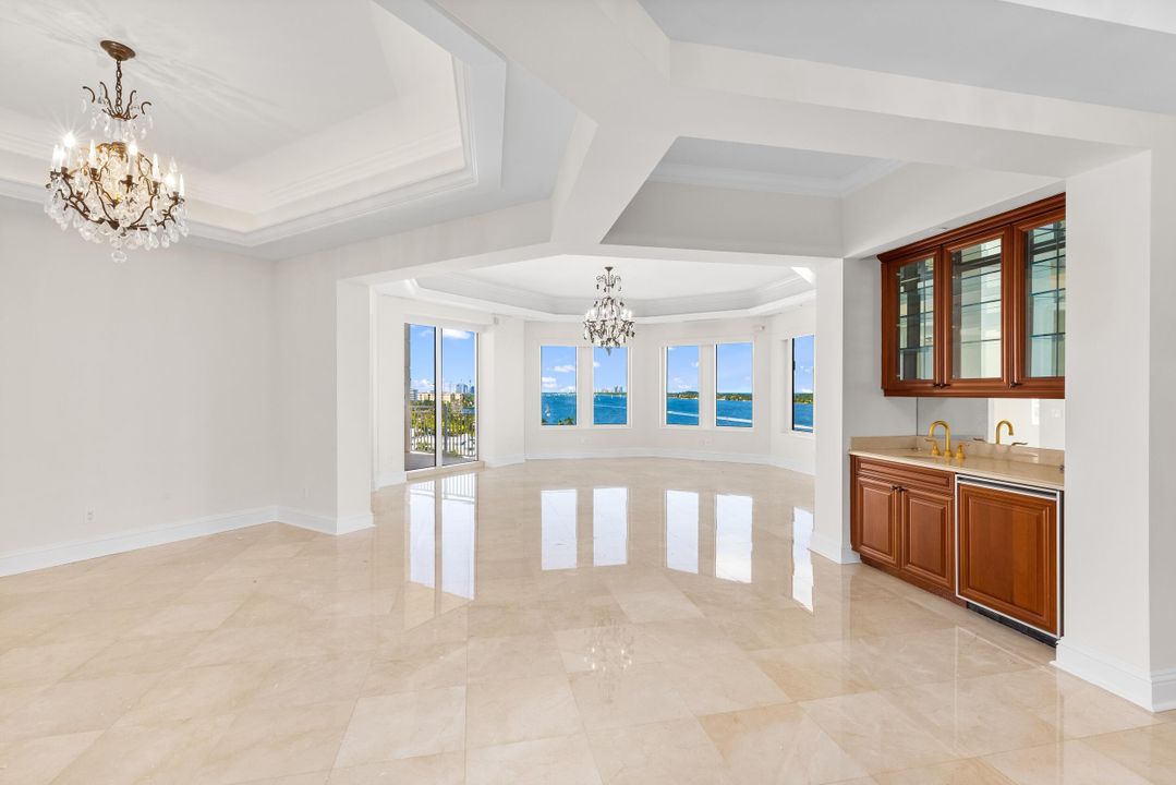 Active With Contract: $7,995,000 (4 beds, 3 baths, 5335 Square Feet)