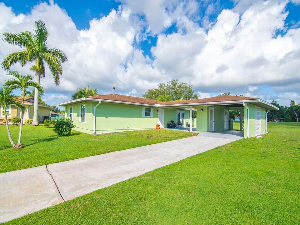 Active With Contract: $335,000 (3 beds, 2 baths, 1421 Square Feet)