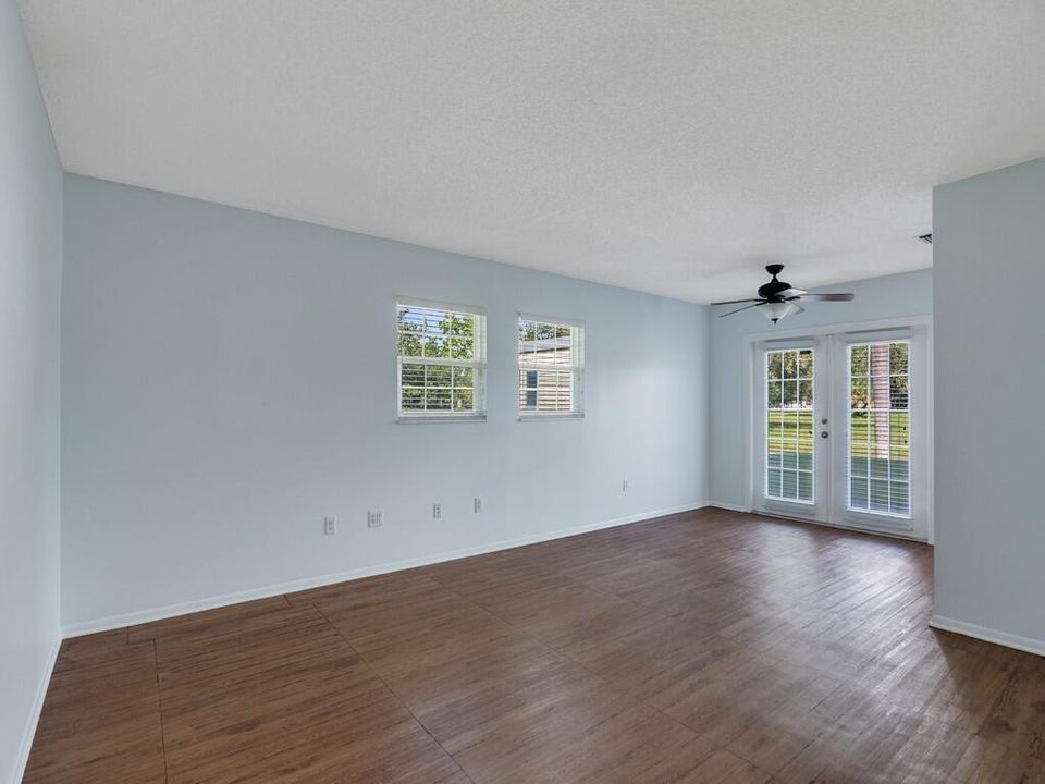 Active With Contract: $335,000 (3 beds, 2 baths, 1421 Square Feet)