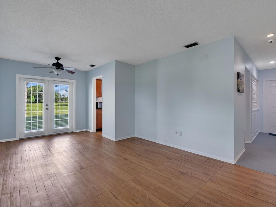 Active With Contract: $335,000 (3 beds, 2 baths, 1421 Square Feet)