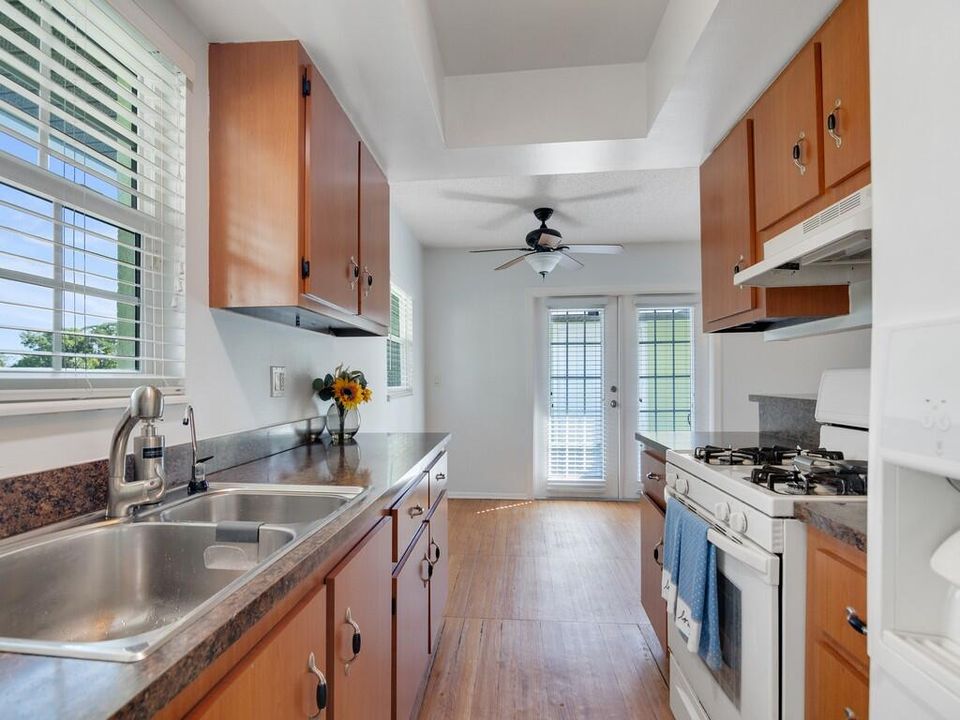 Active With Contract: $335,000 (3 beds, 2 baths, 1421 Square Feet)