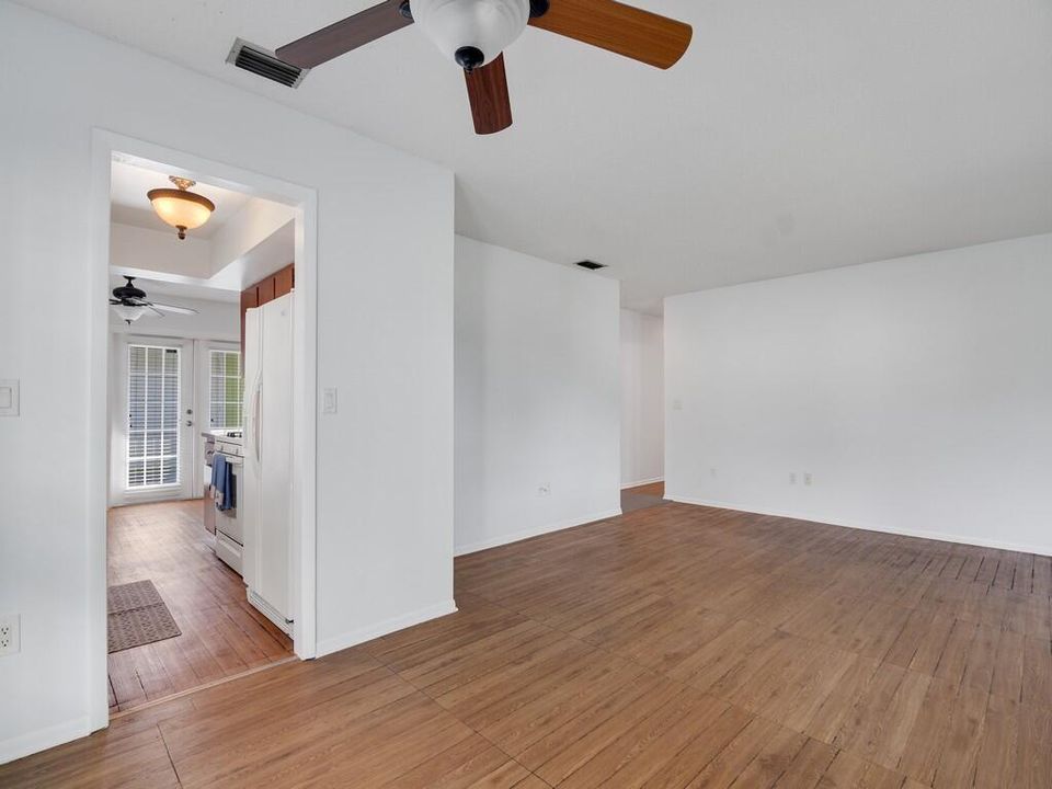 Active With Contract: $335,000 (3 beds, 2 baths, 1421 Square Feet)