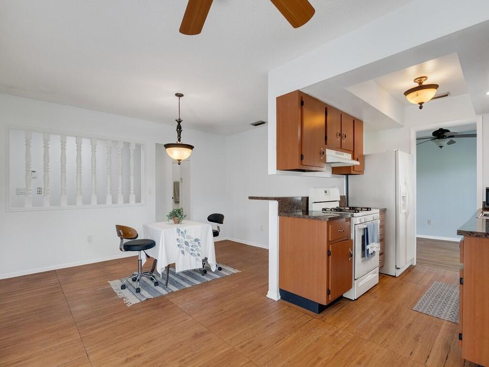 Active With Contract: $335,000 (3 beds, 2 baths, 1421 Square Feet)