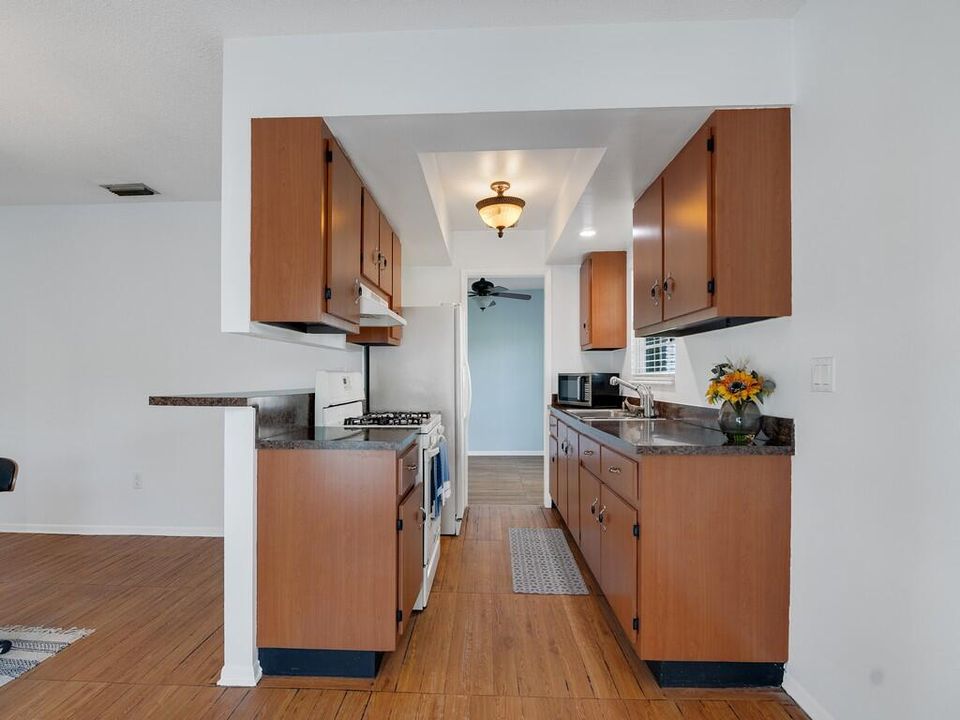 Active With Contract: $335,000 (3 beds, 2 baths, 1421 Square Feet)