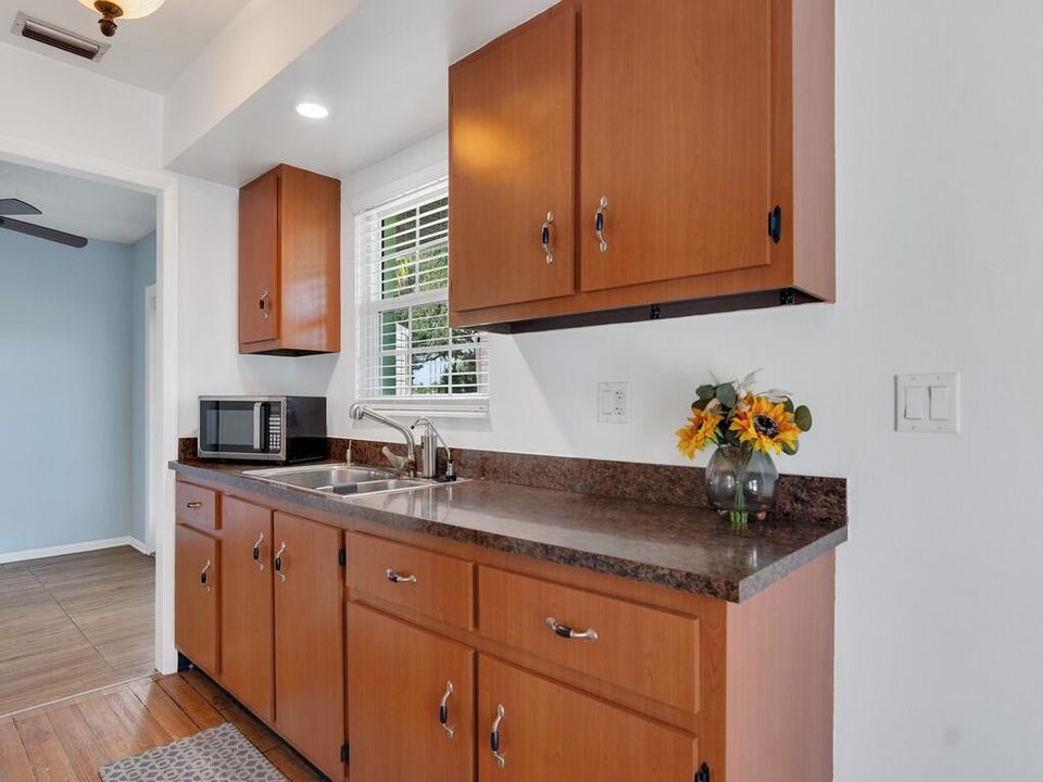 Active With Contract: $335,000 (3 beds, 2 baths, 1421 Square Feet)