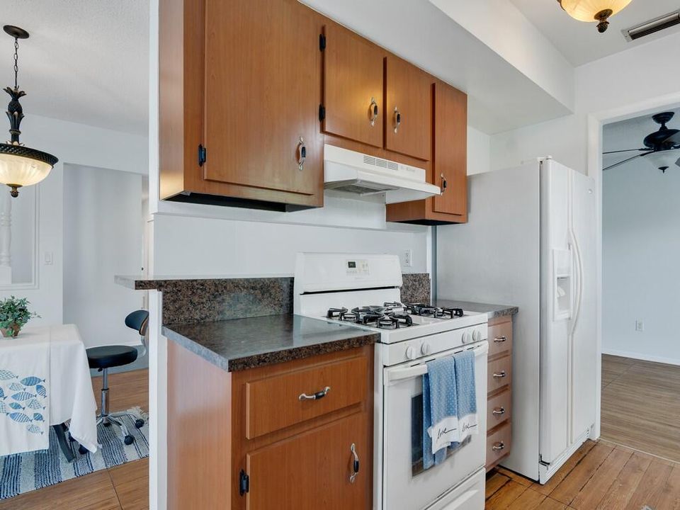 Active With Contract: $335,000 (3 beds, 2 baths, 1421 Square Feet)