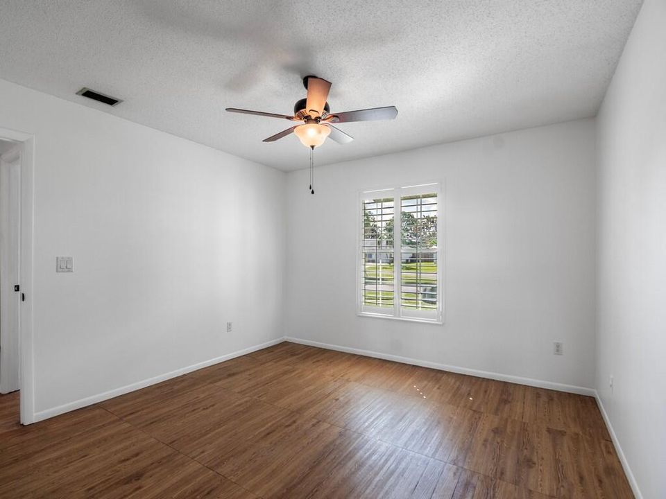 Active With Contract: $335,000 (3 beds, 2 baths, 1421 Square Feet)