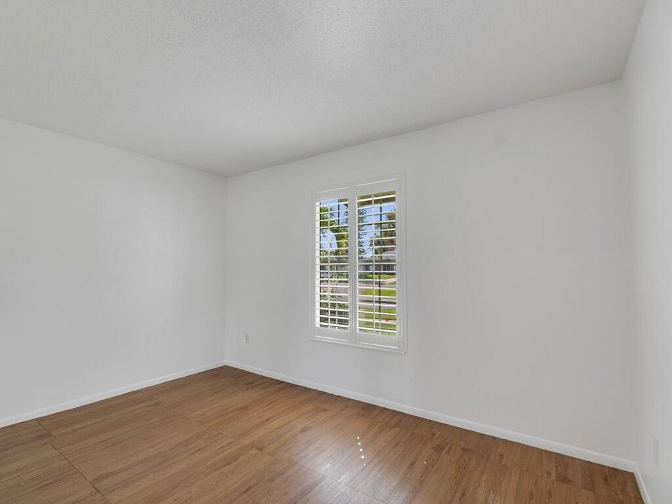 Active With Contract: $335,000 (3 beds, 2 baths, 1421 Square Feet)