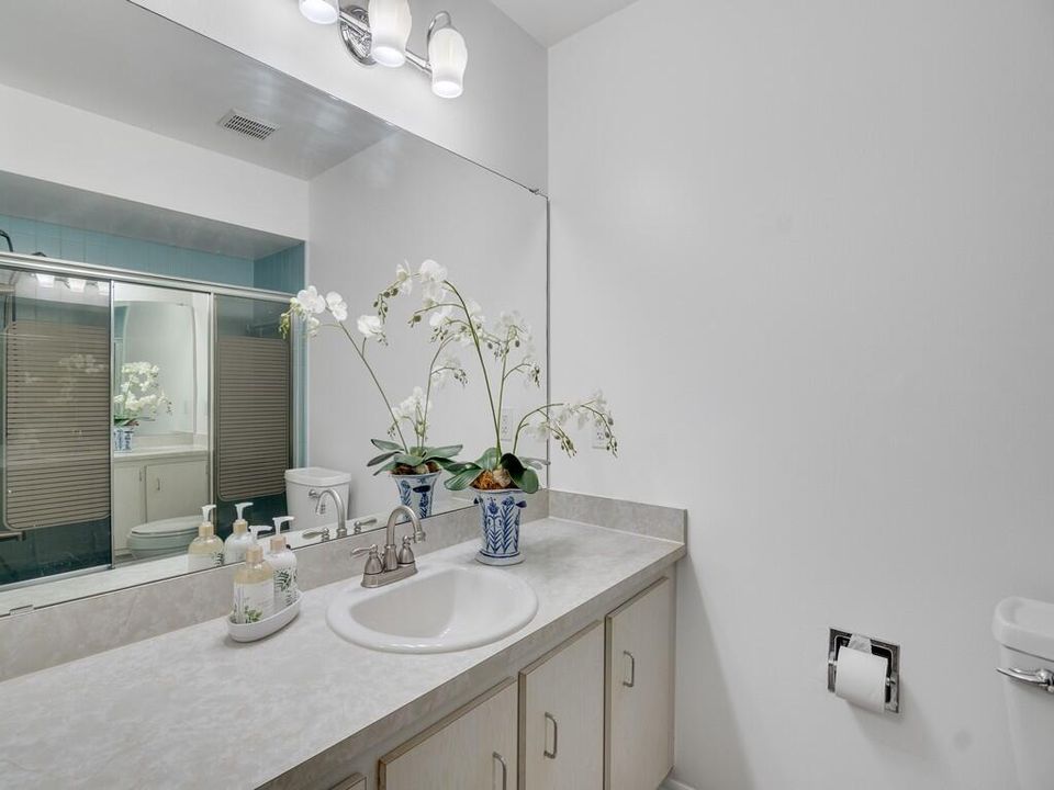 Active With Contract: $335,000 (3 beds, 2 baths, 1421 Square Feet)