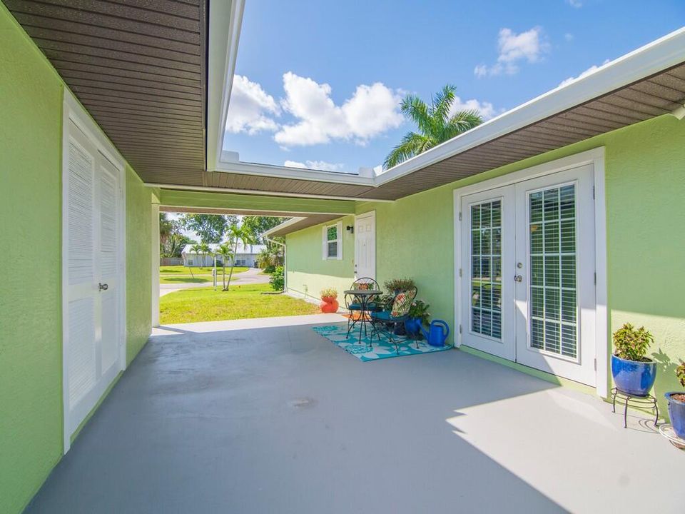 Active With Contract: $335,000 (3 beds, 2 baths, 1421 Square Feet)