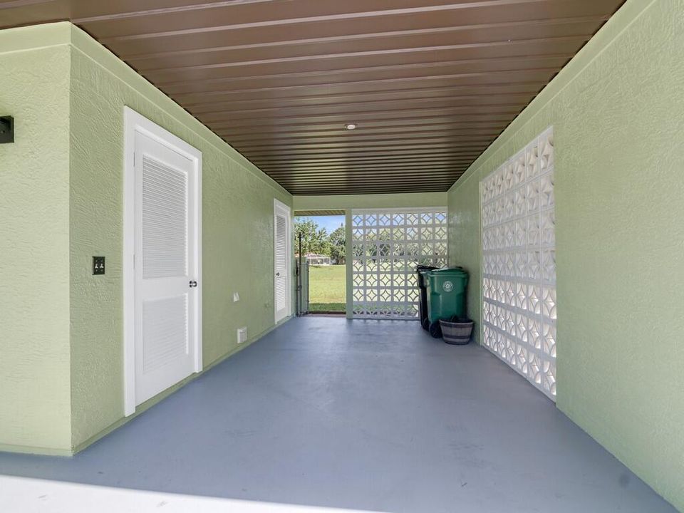 Active With Contract: $335,000 (3 beds, 2 baths, 1421 Square Feet)