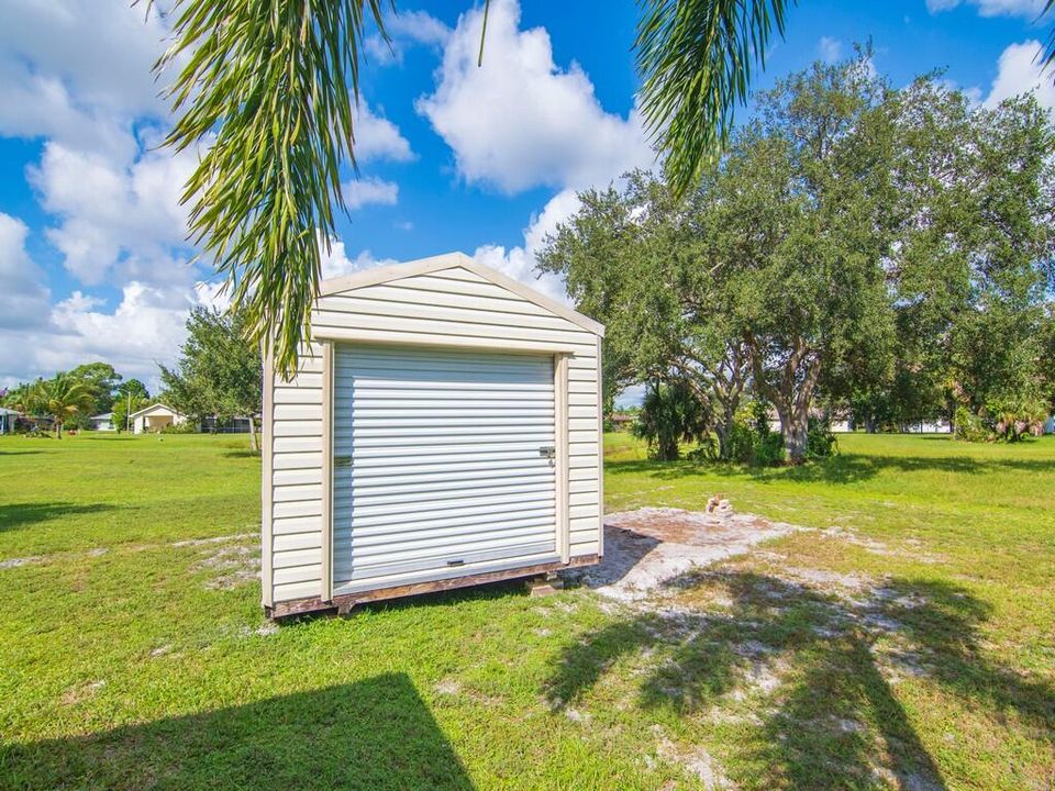 Active With Contract: $335,000 (3 beds, 2 baths, 1421 Square Feet)