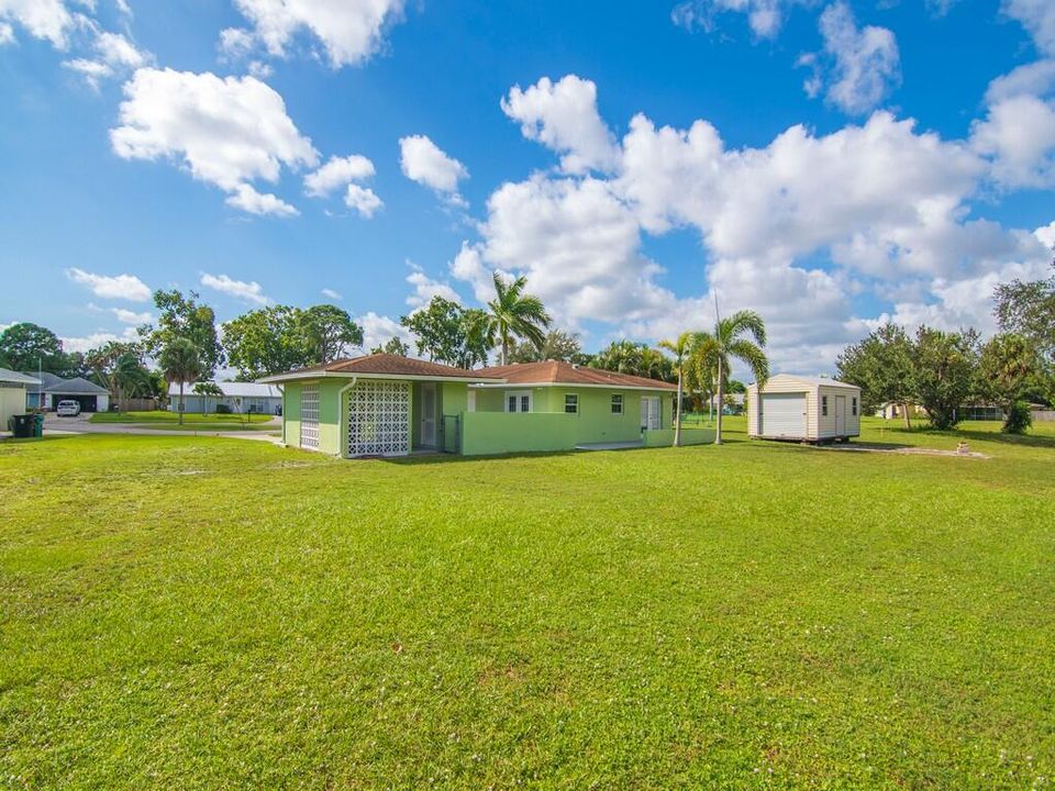 Active With Contract: $335,000 (3 beds, 2 baths, 1421 Square Feet)