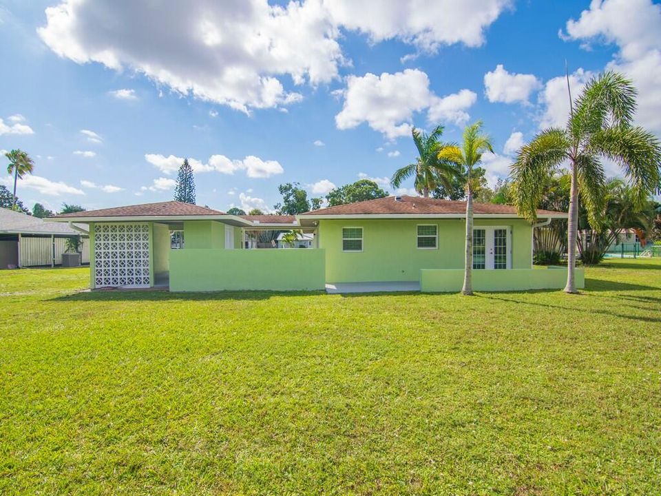 Active With Contract: $335,000 (3 beds, 2 baths, 1421 Square Feet)