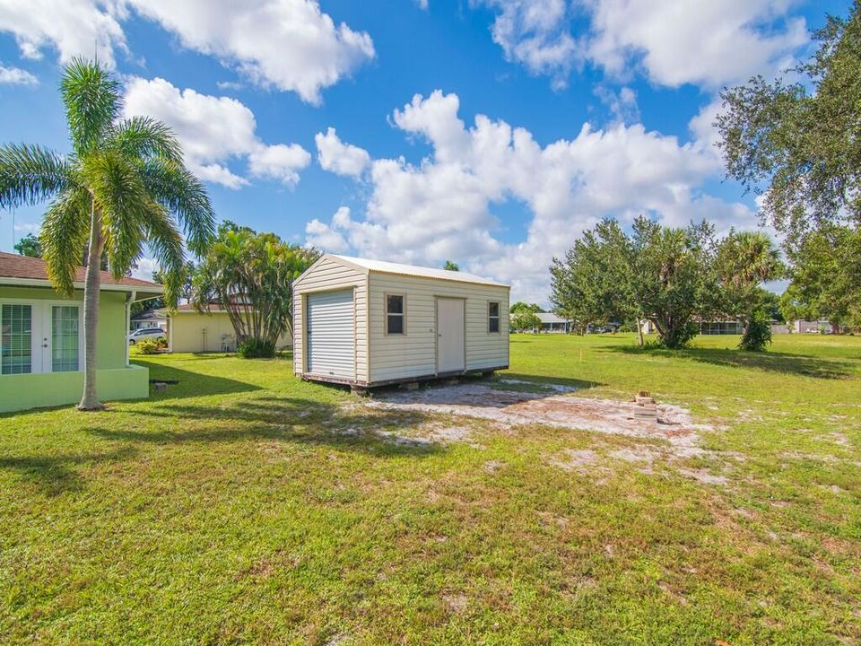 Active With Contract: $335,000 (3 beds, 2 baths, 1421 Square Feet)