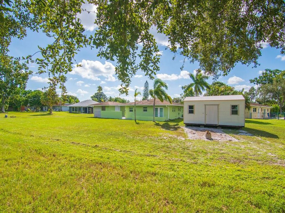 Active With Contract: $335,000 (3 beds, 2 baths, 1421 Square Feet)