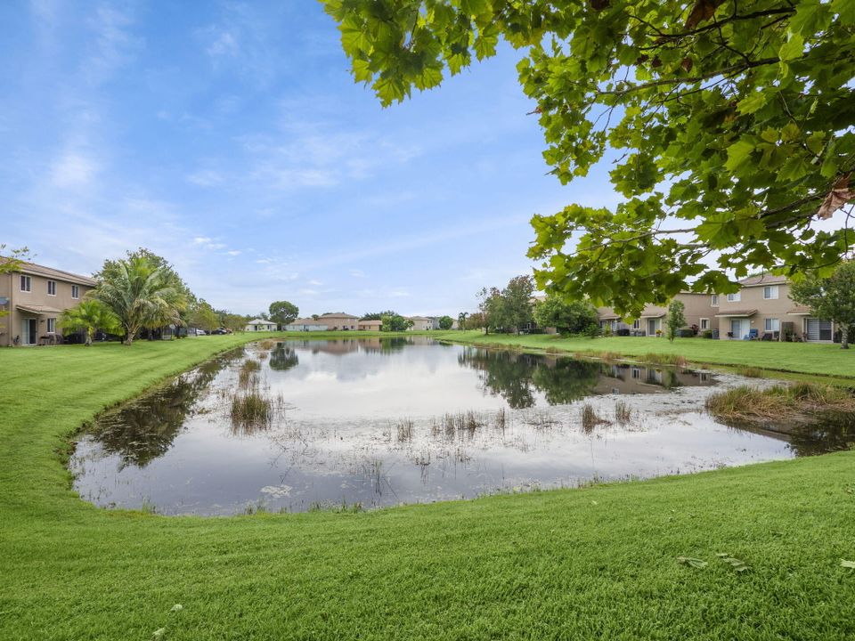 For Sale: $269,000 (2 beds, 2 baths, 1303 Square Feet)