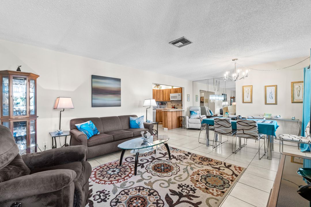 На продажу: $159,900 (2 спален, 1 ванн, 920 Квадратных фут)