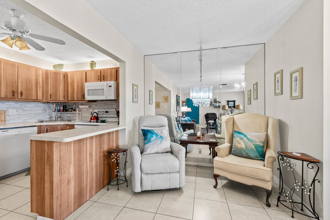 На продажу: $159,900 (2 спален, 1 ванн, 920 Квадратных фут)