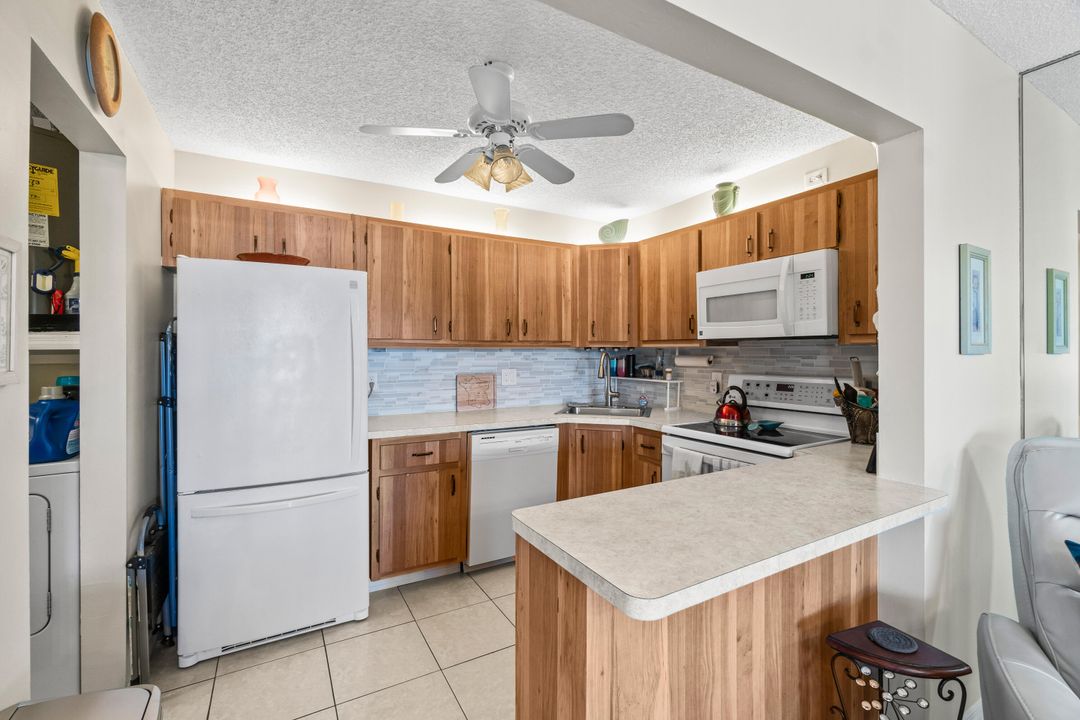 На продажу: $159,900 (2 спален, 1 ванн, 920 Квадратных фут)