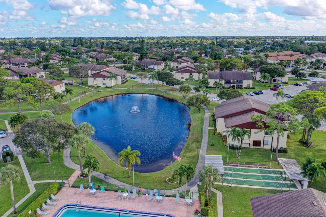 На продажу: $159,900 (2 спален, 1 ванн, 920 Квадратных фут)