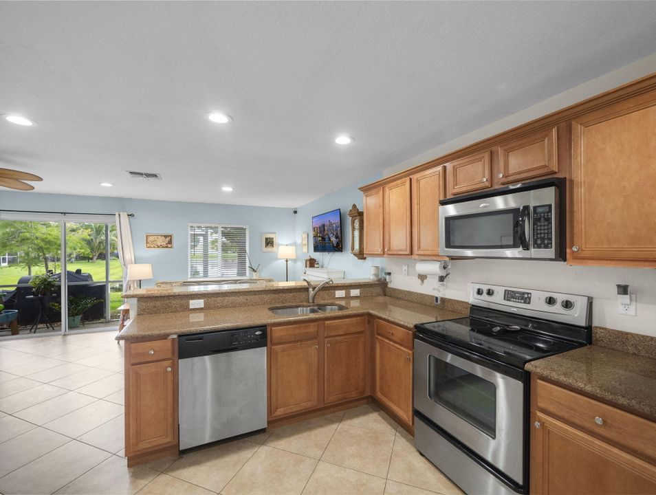 For Sale: $269,000 (2 beds, 2 baths, 1303 Square Feet)