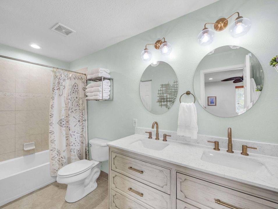 For Sale: $269,000 (2 beds, 2 baths, 1303 Square Feet)