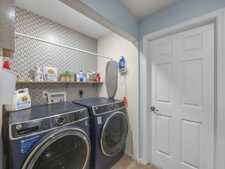 For Sale: $269,000 (2 beds, 2 baths, 1303 Square Feet)