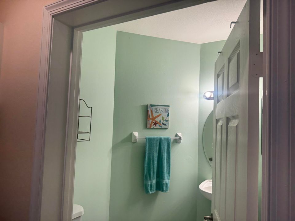 合同活跃: $1,100 (0 贝兹, 1 浴室, 400 平方英尺)