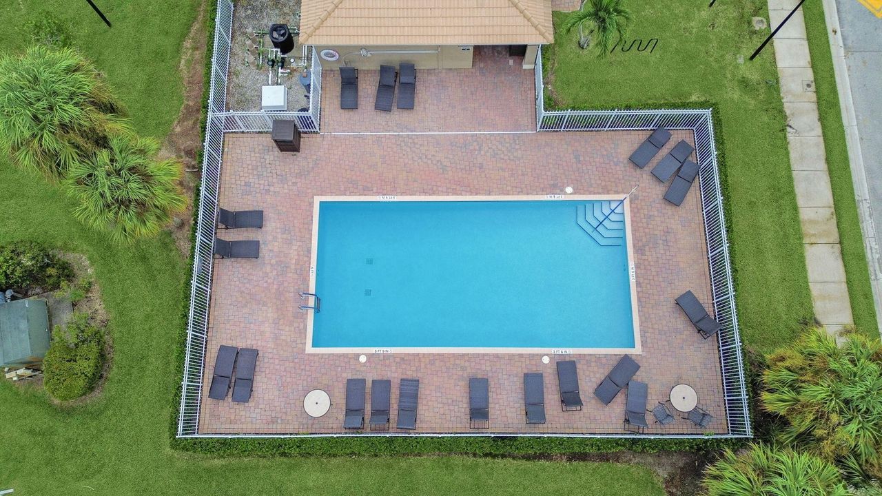 For Sale: $269,000 (2 beds, 2 baths, 1303 Square Feet)